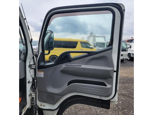 キャンター パネルバン・ディーゼル・4WD・オートマチック・バックカメラ・エアコン・パワステ・パワーウインドウ(24枚目)