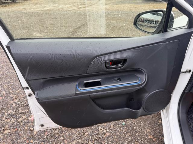 アクア Ｓ　ハイブリット・エアコン・パワステ・パワーウインドウ（33枚目）