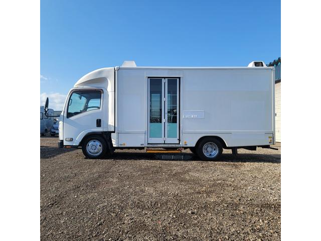 エルフトラック 　バン・移動販売車・４ＷＤ・ディーゼル・ショーケース・冷凍庫・リアヒーター・エアコン・パワステ・パワーウインドウ（5枚目）