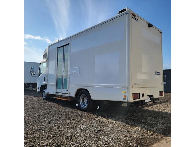 エルフトラック 　バン・移動販売車・４ＷＤ・ディーゼル・ショーケース・冷凍庫・リアヒーター・エアコン・パワステ・パワーウインドウ（6枚目）