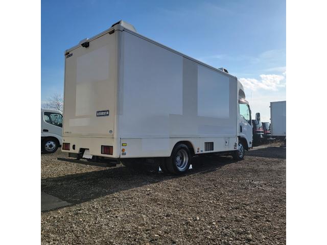 エルフトラック 　バン・移動販売車・４ＷＤ・ディーゼル・ショーケース・冷凍庫・リアヒーター・エアコン・パワステ・パワーウインドウ（8枚目）