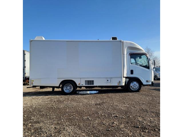 エルフトラック 　バン・移動販売車・４ＷＤ・ディーゼル・ショーケース・冷凍庫・リアヒーター・エアコン・パワステ・パワーウインドウ（9枚目）