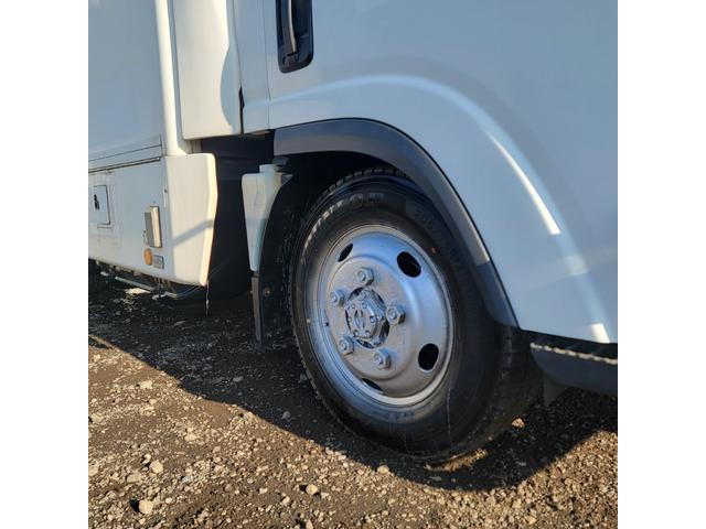 エルフトラック 　バン・移動販売車・４ＷＤ・ディーゼル・ショーケース・冷凍庫・リアヒーター・エアコン・パワステ・パワーウインドウ（12枚目）