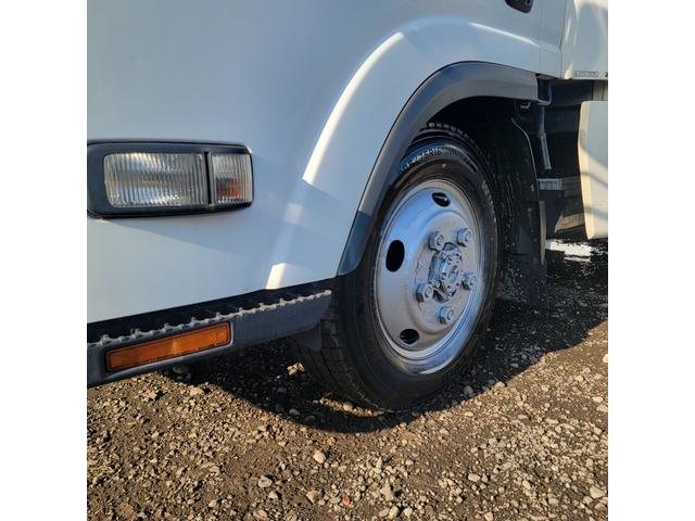 エルフトラック 　バン・移動販売車・４ＷＤ・ディーゼル・ショーケース・冷凍庫・リアヒーター・エアコン・パワステ・パワーウインドウ（16枚目）