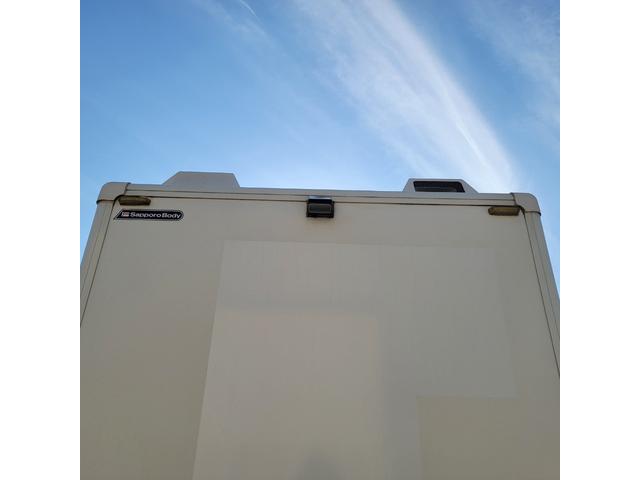 エルフトラック 　バン・移動販売車・４ＷＤ・ディーゼル・ショーケース・冷凍庫・リアヒーター・エアコン・パワステ・パワーウインドウ（19枚目）