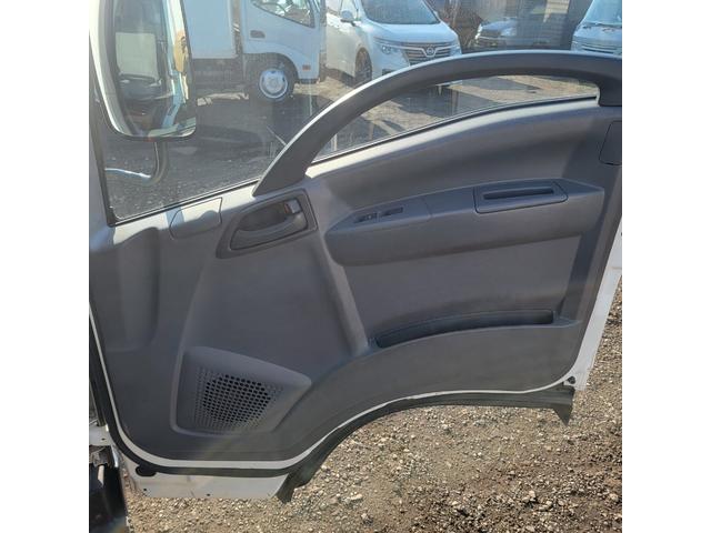 エルフトラック 　バン・移動販売車・４ＷＤ・ディーゼル・ショーケース・冷凍庫・リアヒーター・エアコン・パワステ・パワーウインドウ（23枚目）