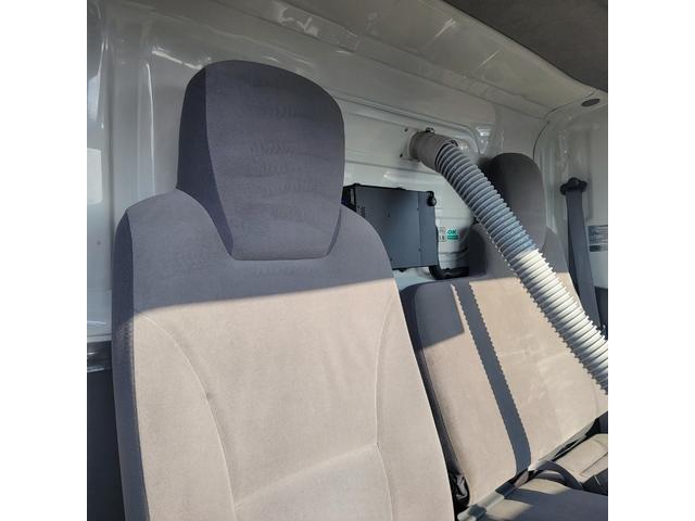 エルフトラック 　バン・移動販売車・４ＷＤ・ディーゼル・ショーケース・冷凍庫・リアヒーター・エアコン・パワステ・パワーウインドウ（25枚目）