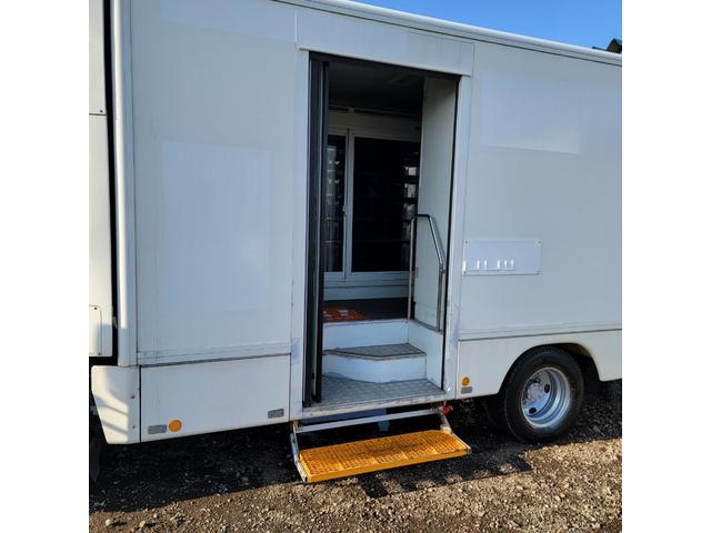 エルフトラック 　バン・移動販売車・４ＷＤ・ディーゼル・ショーケース・冷凍庫・リアヒーター・エアコン・パワステ・パワーウインドウ（45枚目）