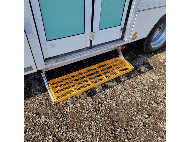 エルフトラック 　バン・移動販売車・４ＷＤ・ディーゼル・ショーケース・冷凍庫・リアヒーター・エアコン・パワステ・パワーウインドウ（46枚目）