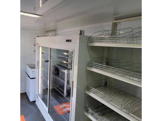 エルフトラック 　バン・移動販売車・４ＷＤ・ディーゼル・ショーケース・冷凍庫・リアヒーター・エアコン・パワステ・パワーウインドウ（54枚目）