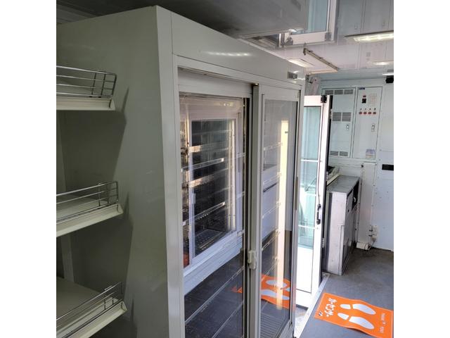 エルフトラック 　バン・移動販売車・４ＷＤ・ディーゼル・ショーケース・冷凍庫・リアヒーター・エアコン・パワステ・パワーウインドウ（55枚目）