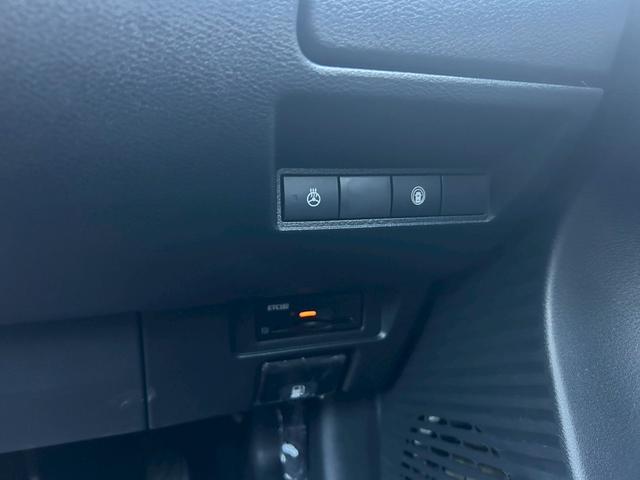ノート Ｘ　ＦＯＵＲ　ハイブリッド４ＷＤ／メーカー純正コネクトナビ／フルセグＴＶ／アラウンドビューモニター／デジタルインナーミラー／ＬＥＤライト／純正１６インチアルミホイール／シートヒーター／ステアヒーター／ワイヤレス充電（11枚目）