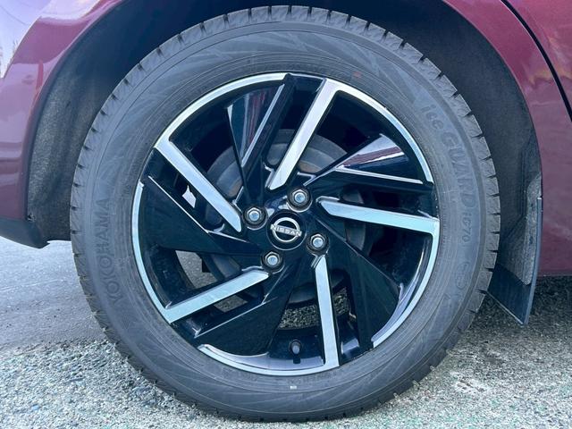 ノート Ｘ　ＦＯＵＲ　ハイブリッド４ＷＤ／メーカー純正コネクトナビ／フルセグＴＶ／アラウンドビューモニター／デジタルインナーミラー／ＬＥＤライト／純正１６インチアルミホイール／シートヒーター／ステアヒーター／ワイヤレス充電（22枚目）
