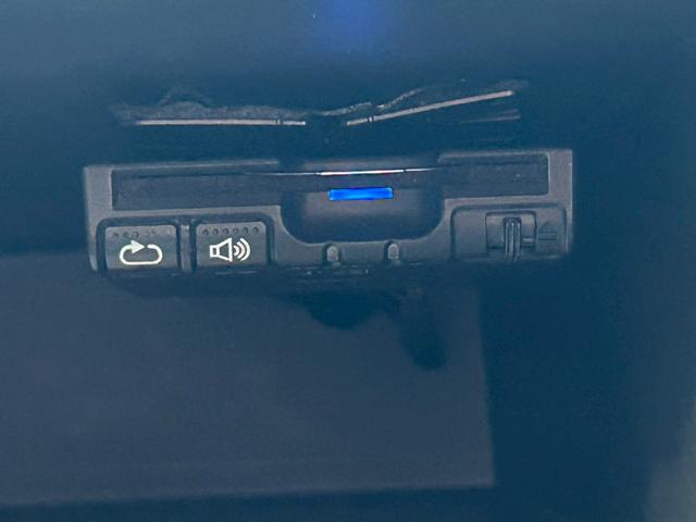 セレナ ｅ－パワー　オーテック　セーフティパッケージ　プロパイロット／アラウンドビューモニター／両側電動スライド／ＬＥＤヘッドライト／ナビ／ＥＴＣ２．０／シートヒーター／オートエアコン／専用エアロ・ＡＵＴＥＣＨ専用内装（15枚目）