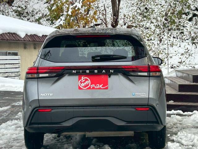 ノート Ｘ　ＦＯＵＲ　ナビ／バックカメラ／シートヒーター／ＥＴＣ／ステアリングヒーター／プッシュスタート／オートエアコン／オートブレーキホールド／ドラレコ／オートハイビーム／オートライト／ＵＳＢ／クリアランスソナー（5枚目）