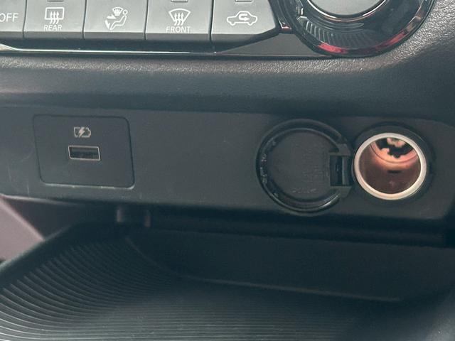 ノート Ｘ　ＦＯＵＲ　ナビ／バックカメラ／シートヒーター／ＥＴＣ／ステアリングヒーター／プッシュスタート／オートエアコン／オートブレーキホールド／ドラレコ／オートハイビーム／オートライト／ＵＳＢ／クリアランスソナー（14枚目）