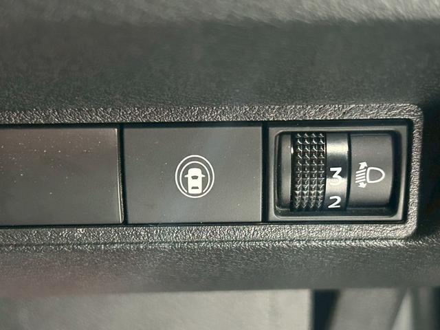 ノート X FOUR ナビ/バックカメラ/シートヒーター/ETC/ステアリングヒーター/スマートキー/オートエアコン/オートブレーキホールド/ドライブレコーダー/オートハイビーム/オートライト/USB/クリアランスソナー(17枚目)