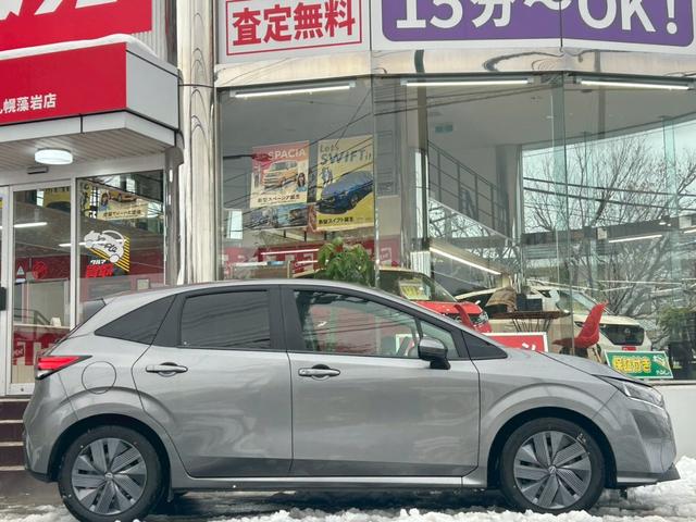 ノート Ｘ　ＦＯＵＲ　ナビ／バックカメラ／シートヒーター／ＥＴＣ／ステアリングヒーター／スマートキー／オートエアコン／オートブレーキホールド／ドラレコ／オートハイビーム／オートライト／ＵＳＢ／クリアランスソナー（3枚目）