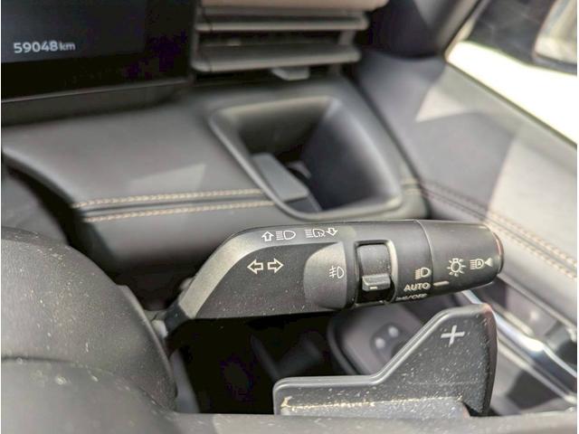 セレナ ハイウェイスターＶ　プロパイロット／純正ナビ／ＬＥＤヘッドライト／アラウンドビューモニター／両側パワースライドドア／デジタルインナーミラー／シートヒーター／ステアリングヒーター／純正アルミホイール／オートハイビーム（9枚目）