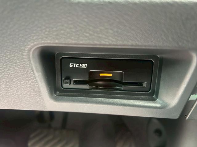 セレナ ハイウェイスターＶ　プロパイロット／純正ナビ／ＬＥＤヘッドライト／アラウンドビューモニター／両側パワースライドドア／デジタルインナーミラー／シートヒーター／ステアリングヒーター／純正アルミホイール／オートハイビーム（15枚目）