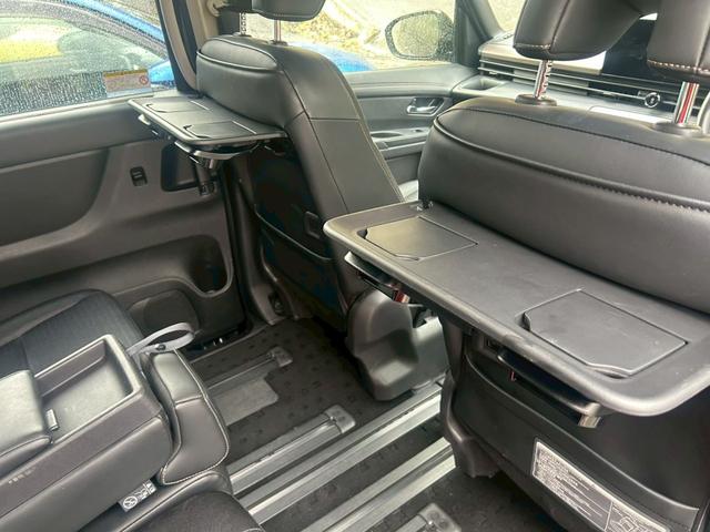 セレナ ハイウェイスターＶ　プロパイロット／純正ナビ／ＬＥＤヘッドライト／アラウンドビューモニター／両側パワースライドドア／デジタルインナーミラー／シートヒーター／ステアリングヒーター／純正アルミホイール／オートハイビーム（21枚目）