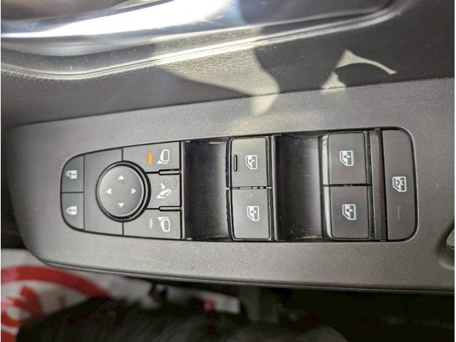 セレナ ハイウェイスターＶ　プロパイロット／純正ナビ／ＬＥＤヘッドライト／アラウンドビューモニター／両側パワースライドドア／デジタルインナーミラー／シートヒーター／ステアリングヒーター／純正アルミホイール／オートハイビーム（28枚目）