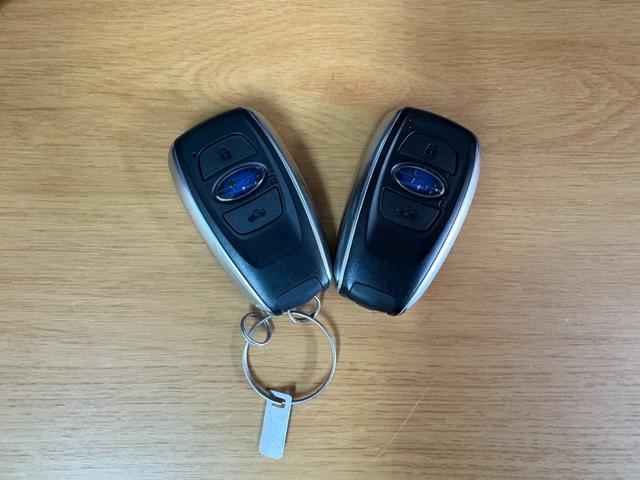 レガシィアウトバック ベースグレード　・ワンオーナー・レザーシート・夏冬タイヤ付き・純正ナビ・フルセグＴＶ・バックカメラ・衝突軽減ブレーキ・クルーズコントロール・Ｂｌｕｅｔｏｏｔｈ・パドルシフト・パワーシート・シートヒーター・ＥＴＣ（3枚目）