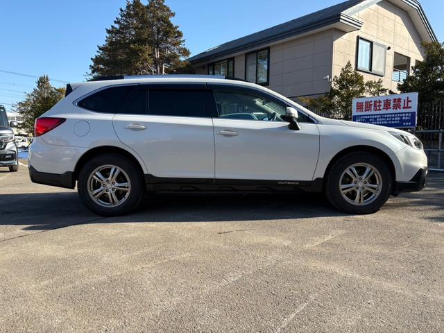 レガシィアウトバック ベースグレード　・ワンオーナー・レザーシート・夏冬タイヤ付き・純正ナビ・フルセグＴＶ・バックカメラ・衝突軽減ブレーキ・クルーズコントロール・Ｂｌｕｅｔｏｏｔｈ・パドルシフト・パワーシート・シートヒーター・ＥＴＣ（4枚目）