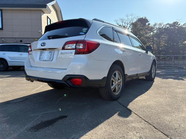 レガシィアウトバック ベースグレード　・ワンオーナー・レザーシート・夏冬タイヤ付き・純正ナビ・フルセグＴＶ・バックカメラ・衝突軽減ブレーキ・クルーズコントロール・Ｂｌｕｅｔｏｏｔｈ・パドルシフト・パワーシート・シートヒーター・ＥＴＣ（5枚目）