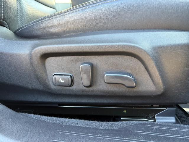 レガシィアウトバック ベースグレード　・ワンオーナー・レザーシート・夏冬タイヤ付き・純正ナビ・フルセグＴＶ・バックカメラ・衝突軽減ブレーキ・クルーズコントロール・Ｂｌｕｅｔｏｏｔｈ・パドルシフト・パワーシート・シートヒーター・ＥＴＣ（8枚目）