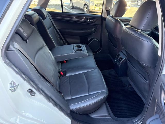 レガシィアウトバック ベースグレード　・ワンオーナー・レザーシート・夏冬タイヤ付き・純正ナビ・フルセグＴＶ・バックカメラ・衝突軽減ブレーキ・クルーズコントロール・Ｂｌｕｅｔｏｏｔｈ・パドルシフト・パワーシート・シートヒーター・ＥＴＣ（13枚目）