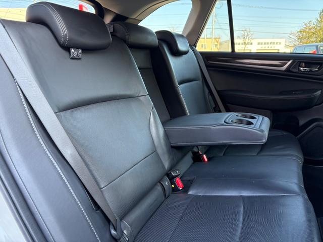 レガシィアウトバック ベースグレード　・ワンオーナー・レザーシート・夏冬タイヤ付き・純正ナビ・フルセグＴＶ・バックカメラ・衝突軽減ブレーキ・クルーズコントロール・Ｂｌｕｅｔｏｏｔｈ・パドルシフト・パワーシート・シートヒーター・ＥＴＣ（14枚目）