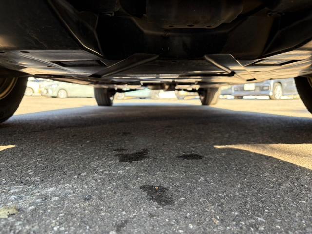 レガシィアウトバック ベースグレード　・ワンオーナー・レザーシート・夏冬タイヤ付き・純正ナビ・フルセグＴＶ・バックカメラ・衝突軽減ブレーキ・クルーズコントロール・Ｂｌｕｅｔｏｏｔｈ・パドルシフト・パワーシート・シートヒーター・ＥＴＣ（16枚目）