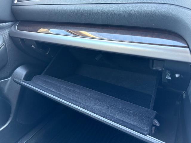 レガシィアウトバック ベースグレード　・ワンオーナー・レザーシート・夏冬タイヤ付き・純正ナビ・フルセグＴＶ・バックカメラ・衝突軽減ブレーキ・クルーズコントロール・Ｂｌｕｅｔｏｏｔｈ・パドルシフト・パワーシート・シートヒーター・ＥＴＣ（42枚目）