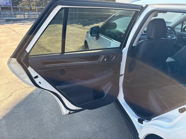 レガシィアウトバック ベースグレード　・ワンオーナー・レザーシート・夏冬タイヤ付き・純正ナビ・フルセグＴＶ・バックカメラ・衝突軽減ブレーキ・クルーズコントロール・Ｂｌｕｅｔｏｏｔｈ・パドルシフト・パワーシート・シートヒーター・ＥＴＣ（58枚目）