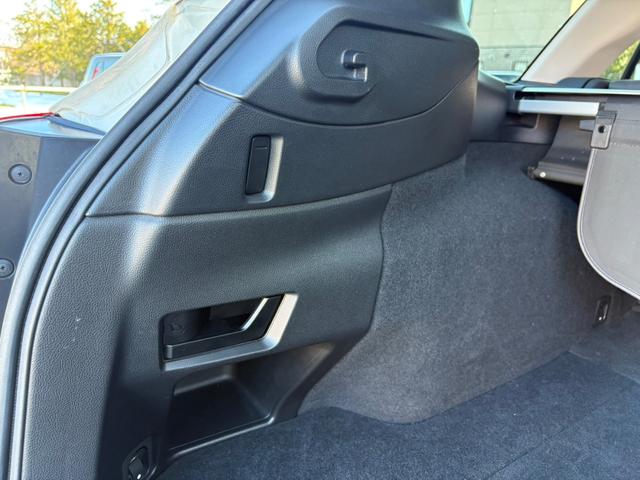 レガシィアウトバック ベースグレード　・ワンオーナー・レザーシート・夏冬タイヤ付き・純正ナビ・フルセグＴＶ・バックカメラ・衝突軽減ブレーキ・クルーズコントロール・Ｂｌｕｅｔｏｏｔｈ・パドルシフト・パワーシート・シートヒーター・ＥＴＣ（69枚目）