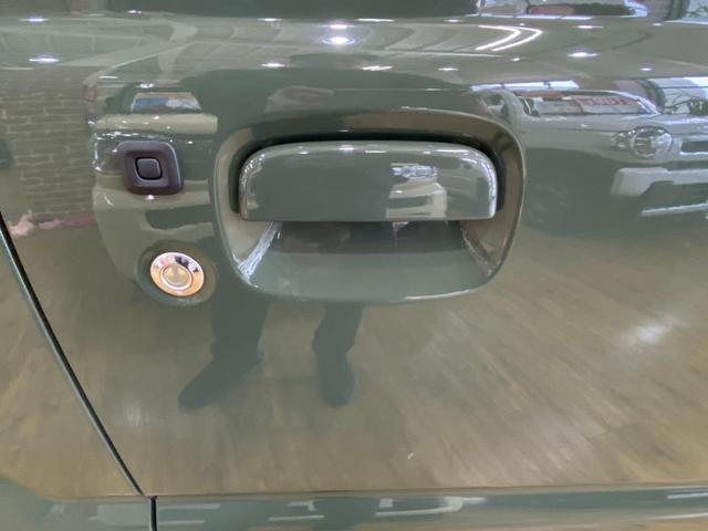 ジムニー ＸＣ　４ＷＤ　届出済未使用車　衝突軽減装置　オートライト　プッシュスタートボタン　ＬＥＤヘッドライト　アイドリングストップ　シートヒーター　オートエアコン　レーンアシスト　１６インチアルミホイール（12枚目）
