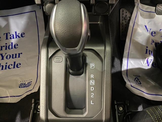 ジムニー ＸＣ　４ＷＤ　届出済未使用車　衝突軽減装置　オートライト　プッシュスタートボタン　ＬＥＤヘッドライト　アイドリングストップ　シートヒーター　オートエアコン　レーンアシスト　１６インチアルミホイール（35枚目）