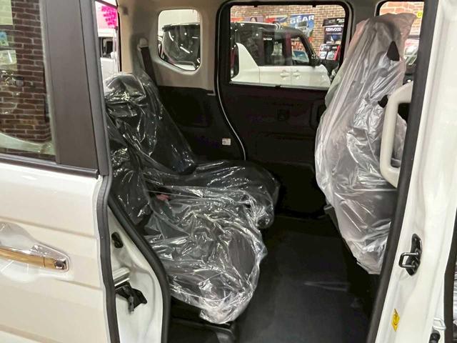 スペーシアカスタム ハイブリッドＸＳターボ　４ＷＤ　８インチナビゲーション　運転席・助手席側パワースライドドア　ＡＢＳ　アイドリングストップ　運転席・助手席シートヒーター　衝突被害軽減システム　ＬＥＤヘッドライト　スマートキー　プッシュスタート（17枚目）
