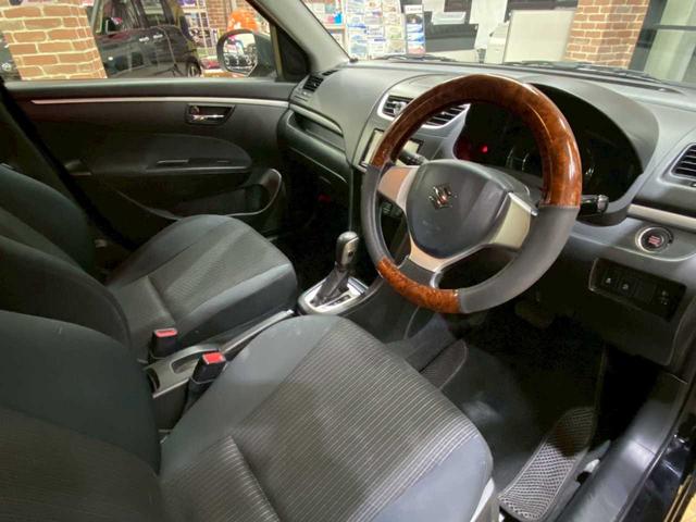 スイフト ＸＧ－ＤＪＥ　４ＷＤ　社外ナビゲーション　スマートキー　プッシュスタート　アイドリングストップ　運転席・助手席シートヒーター　電動格納ミラー　盗難防止システム　衝突安全ボディ　オートエアコン　バニティミラー（16枚目）