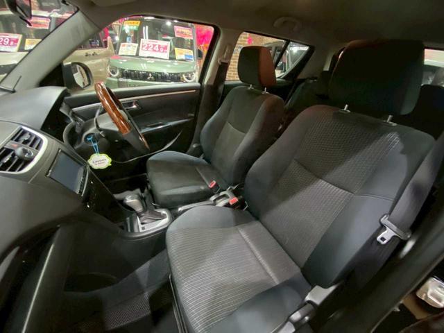 スイフト ＸＧ－ＤＪＥ　４ＷＤ　社外ナビゲーション　スマートキー　プッシュスタート　アイドリングストップ　運転席・助手席シートヒーター　電動格納ミラー　盗難防止システム　衝突安全ボディ　オートエアコン　バニティミラー（17枚目）