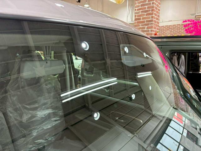 ワゴンＲスマイル ハイブリッドＸ　４ＷＤ　運転席・助手席パワースライドドア　レーンキープアシスト　障害物センサー　アクセル踏み間違い防止装置　オートマチックハイビーム　盗難防止装置　運転席・助手席シートヒーター　スマートキー　ＡＢＳ（12枚目）