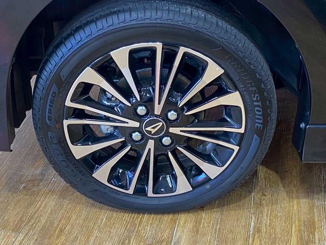 タント カスタムＲＳ　４ＷＤ　両側電動スライドドア　バックカメラ　衝突被害軽減ブレーキ　　レーンキープアシスト　横滑り防止装置　運転席・助手席シートヒーター　障害物センサー　オートマチックハイビーム（8枚目）