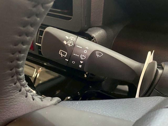 タント カスタムＲＳ　４ＷＤ　両側電動スライドドア　バックカメラ　衝突被害軽減ブレーキ　　レーンキープアシスト　横滑り防止装置　運転席・助手席シートヒーター　障害物センサー　オートマチックハイビーム（32枚目）