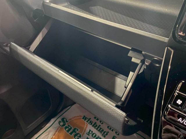 タント カスタムＲＳ　４ＷＤ　両側電動スライドドア　バックカメラ　衝突被害軽減ブレーキ　　レーンキープアシスト　横滑り防止装置　運転席・助手席シートヒーター　障害物センサー　オートマチックハイビーム（42枚目）