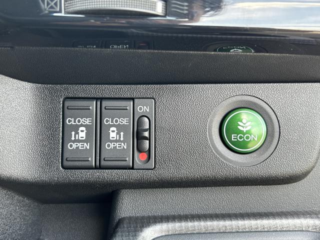 ステップワゴンスパーダ スパーダホンダセンシング　車検整備付　純正９インチナビ　ドラレコ　フルセグ　リアカメラ　ＥＴＣ（15枚目）