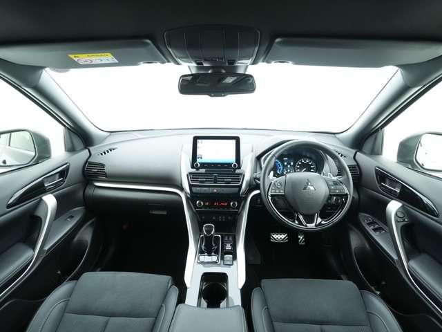 エクリプスクロスPHEV P 電気温水式ヒーター 電動サンルーフ ルーフレール スカッフプレート マルチアラウンドモニター電動シート 純正スマホ連携ナビ 1500W給電 ヘッドアップディスプレイ(8枚目)