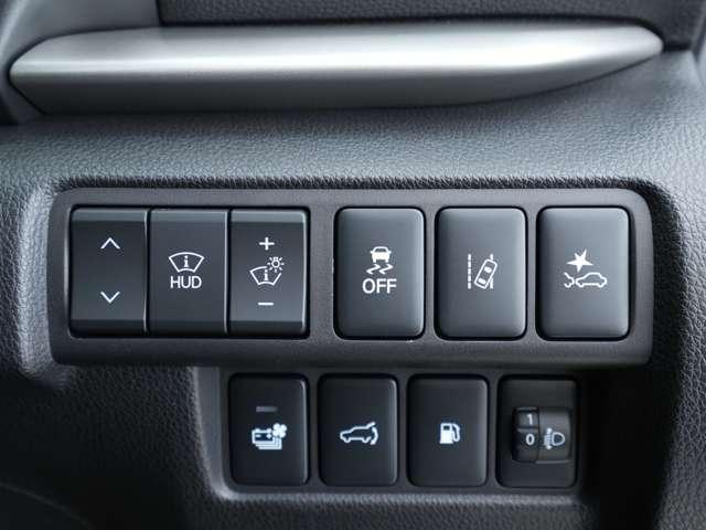 エクリプスクロスPHEV P 電気温水式ヒーター 電動サンルーフ ルーフレール スカッフプレート マルチアラウンドモニター電動シート 純正スマホ連携ナビ 1500W給電 ヘッドアップディスプレイ(14枚目)