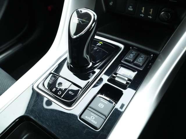 エクリプスクロスPHEV P 電気温水式ヒーター 電動サンルーフ ルーフレール スカッフプレート マルチアラウンドモニター電動シート 純正スマホ連携ナビ 1500W給電 ヘッドアップディスプレイ(27枚目)