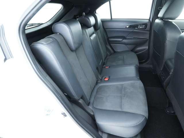 エクリプスクロス ブラックエディション 電動サンルーフ 純正スマホ連携8インチナビ マルチアラウンドモニター ヘッドアップディスプレイ 電動リアゲート ハーフレザーシート ブラインドスポットモニター(8枚目)